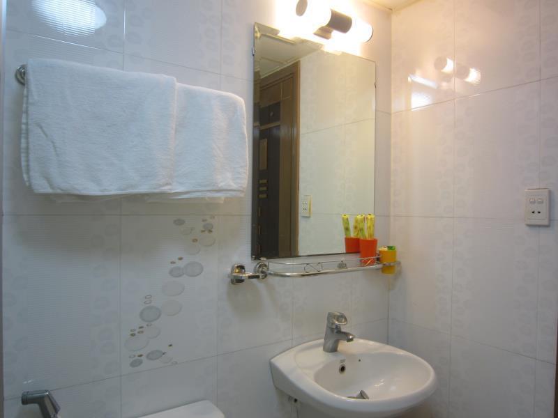 Quy Thanh Hotel Ho Chi Minh City Exterior photo