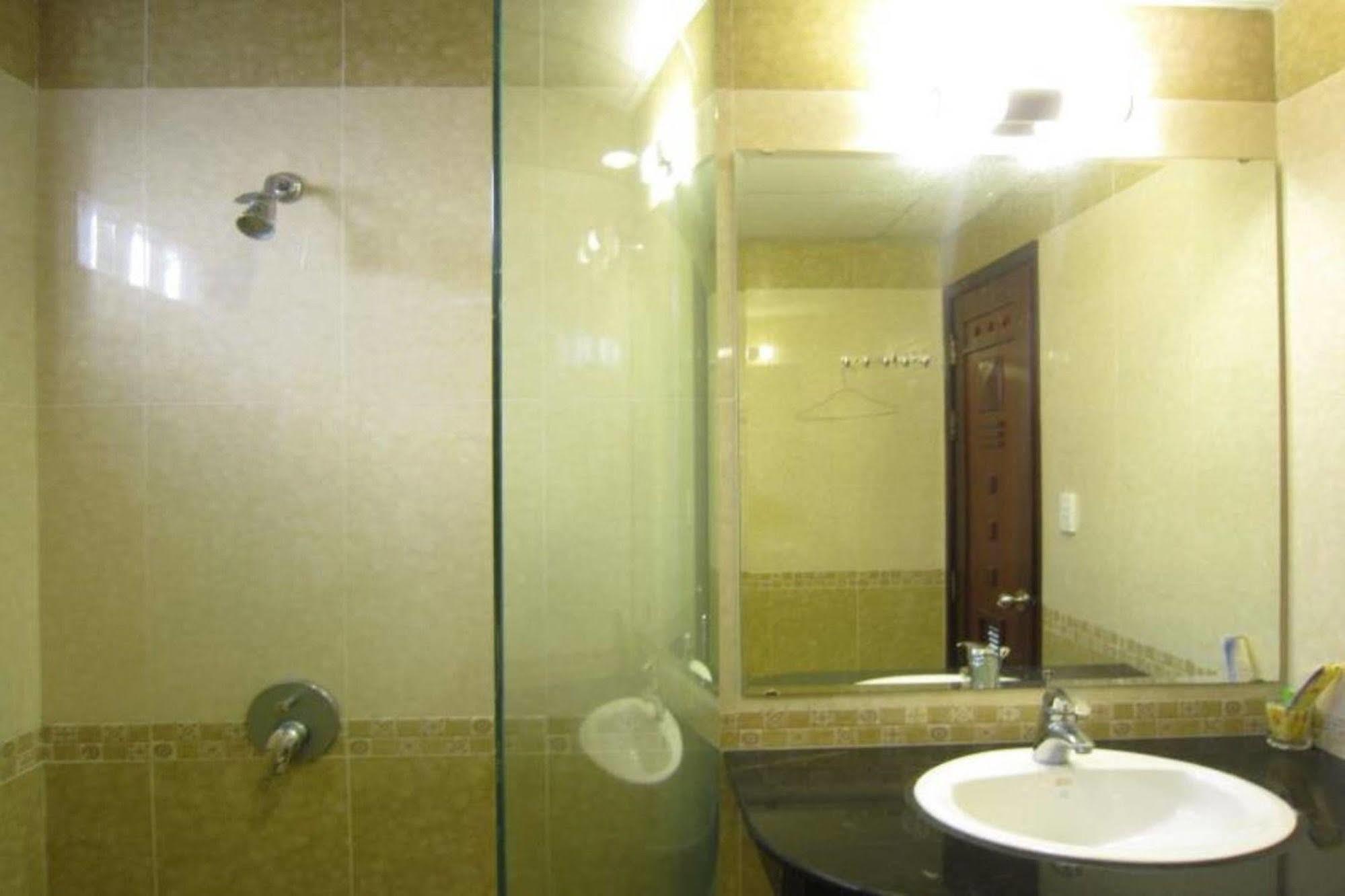 Quy Thanh Hotel Ho Chi Minh City Exterior photo