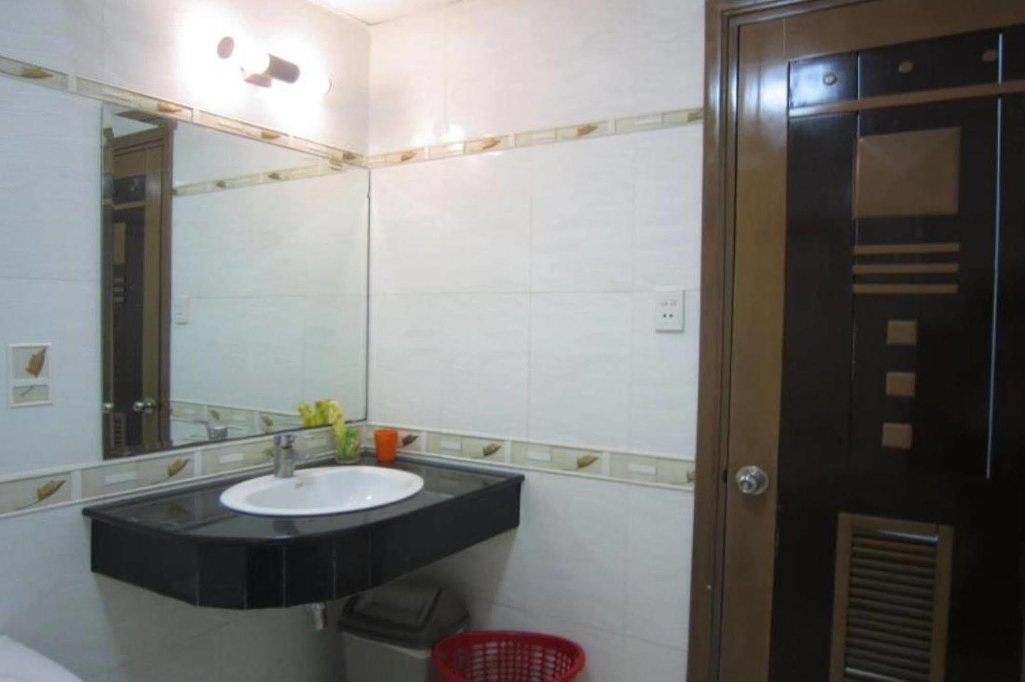 Quy Thanh Hotel Ho Chi Minh City Exterior photo