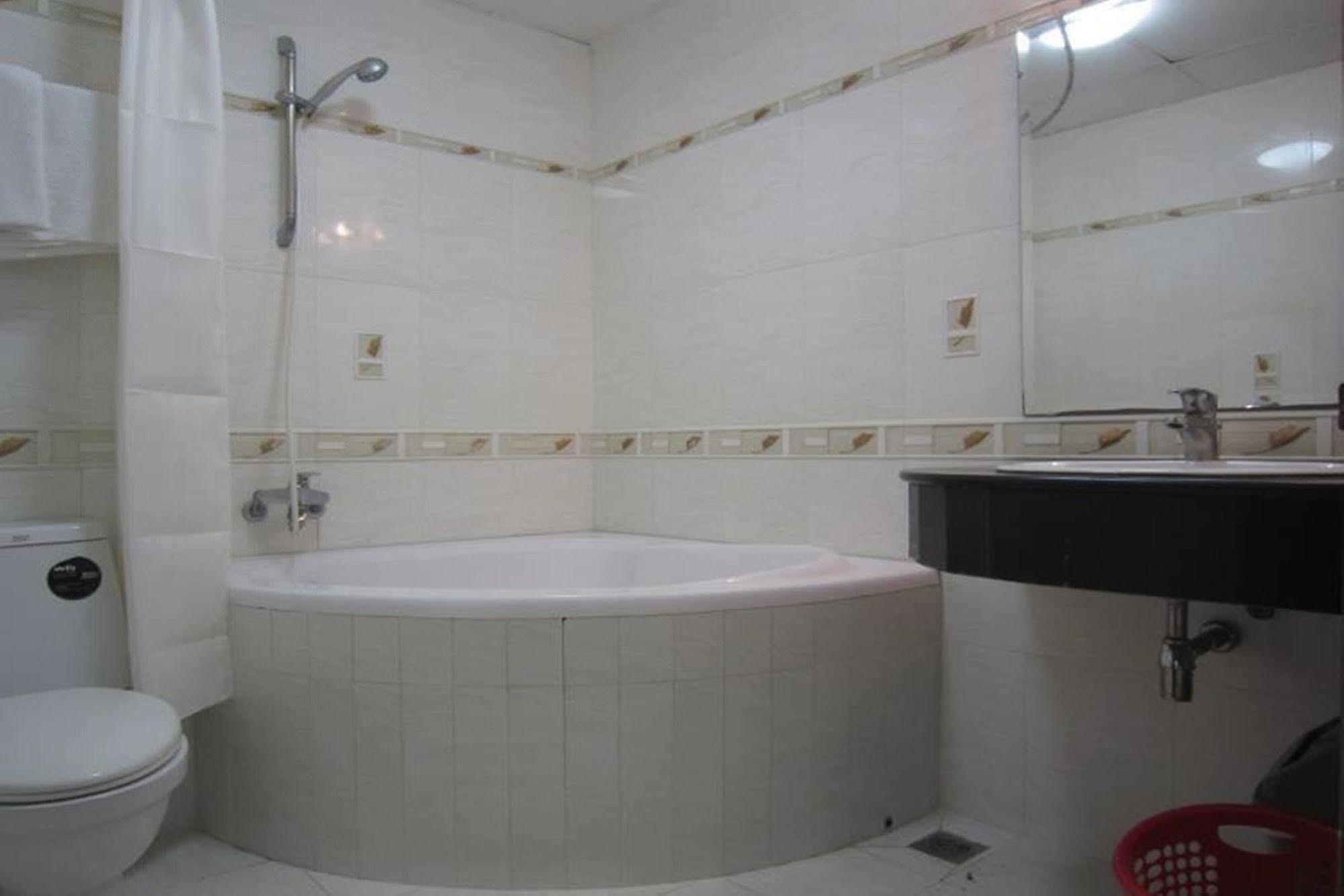 Quy Thanh Hotel Ho Chi Minh City Exterior photo