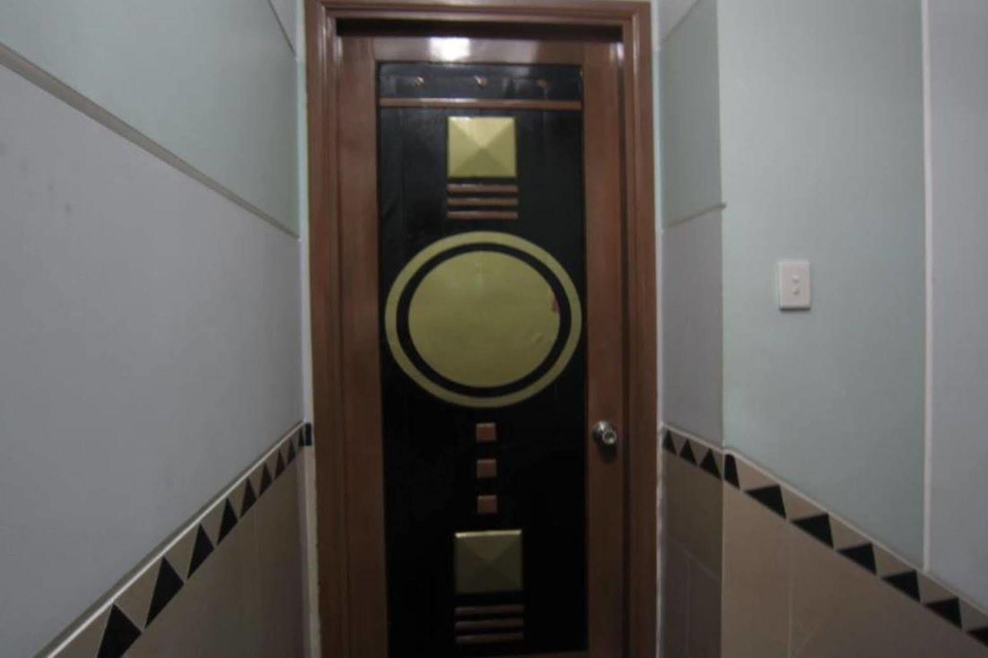 Quy Thanh Hotel Ho Chi Minh City Exterior photo
